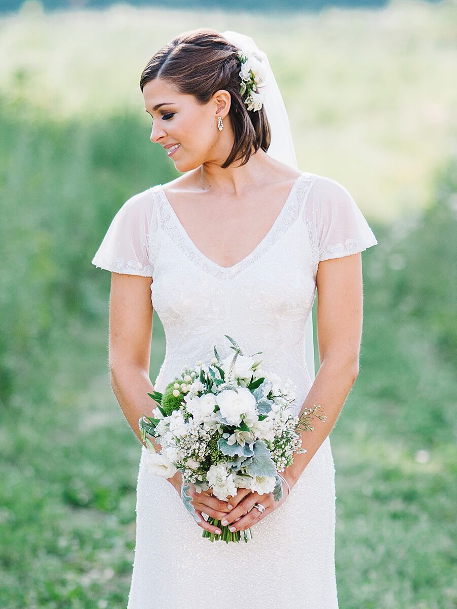 How to style a wedding veil with short hair