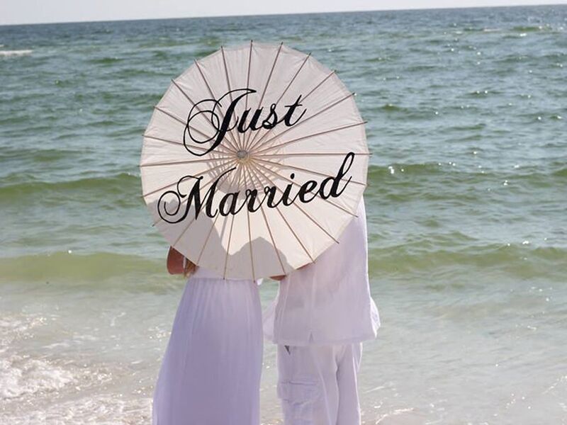 Paraguas de papel para recién casados