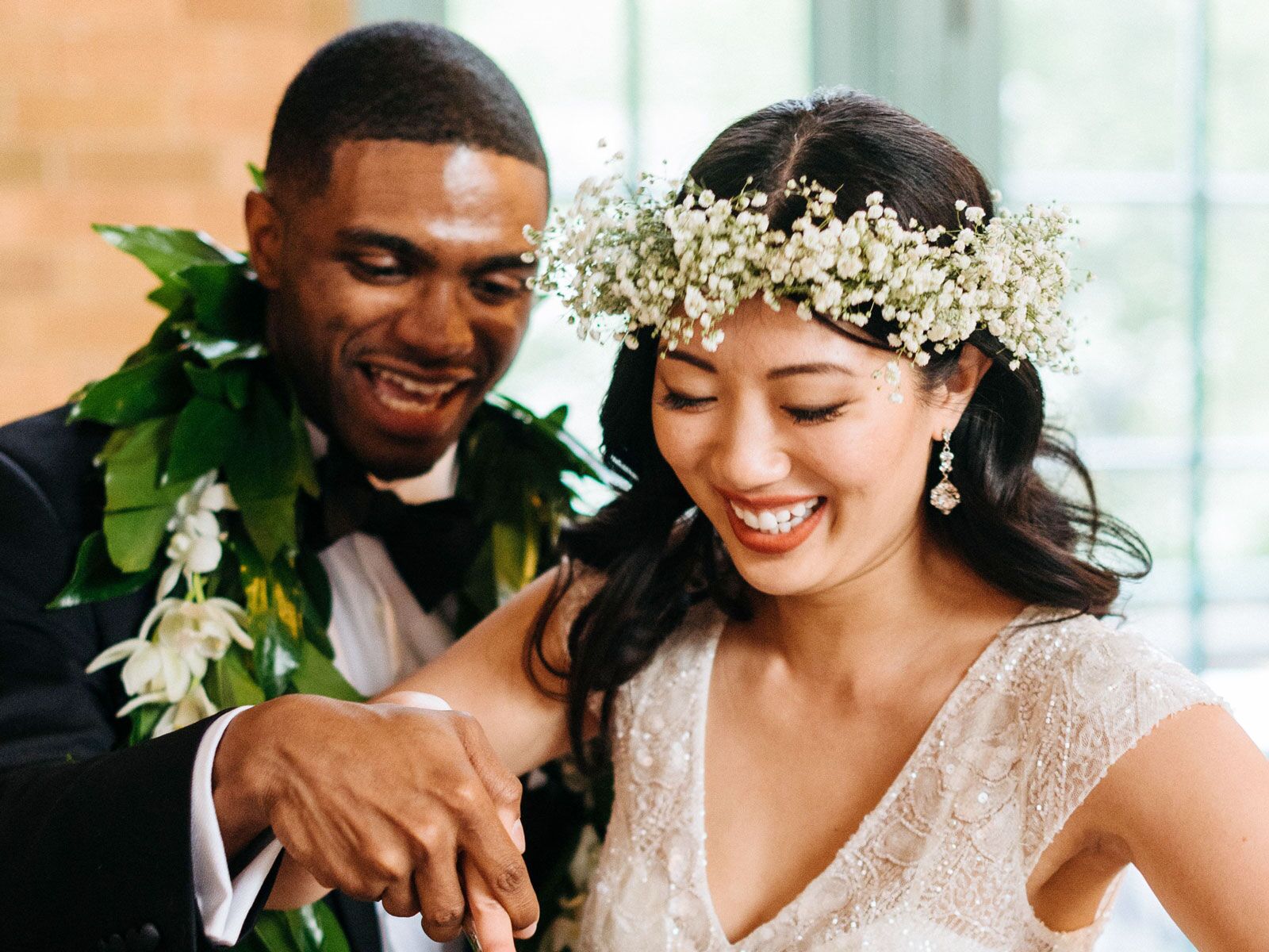 38 Dreamy Flower Bridal Crowns Perfect for Your Wedding display picture 2