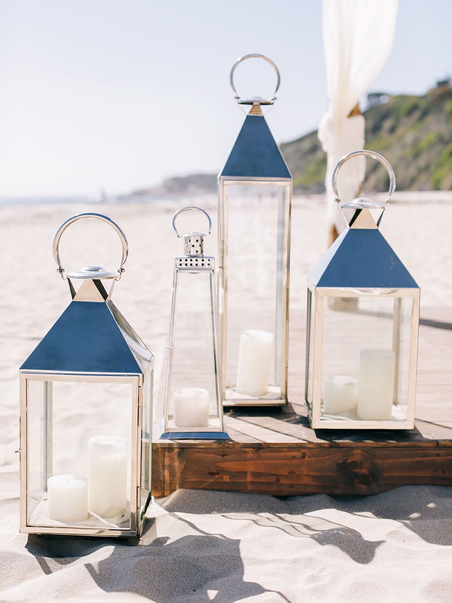 Lanternas exteriores para casamento na praia