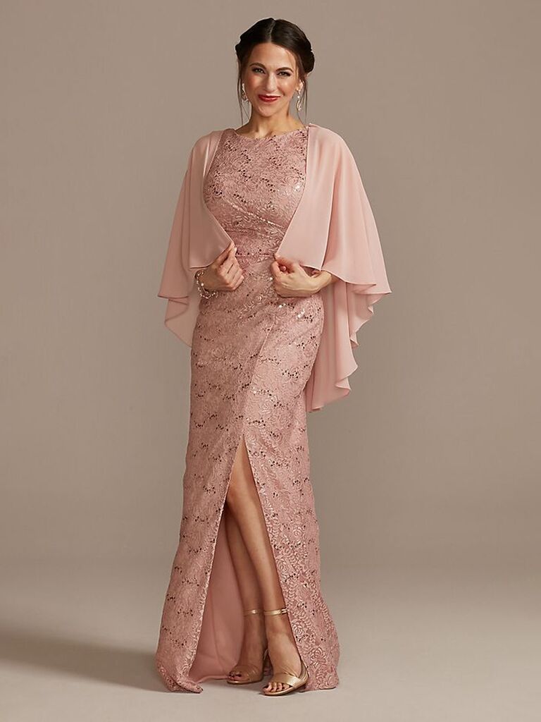 Váy cô dâu màu hồng nhạt của david dành cho khách dự đám cưới với khăn choàng cổ và khăn choàng bằng ren xếp nếp
