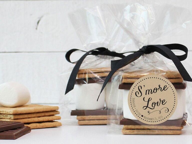 25 Winter Wedding Favors Guests Will Get Excited About