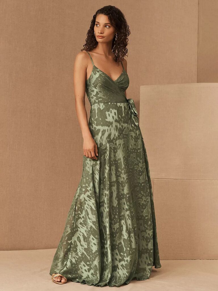 anthropologie bhldn sage màu xanh lá cây năm mới đêm giao thừa váy cưới của khách mời có in hoa thắt eo váy hoa dây đai spaghetti và đường viền cổ chữ v