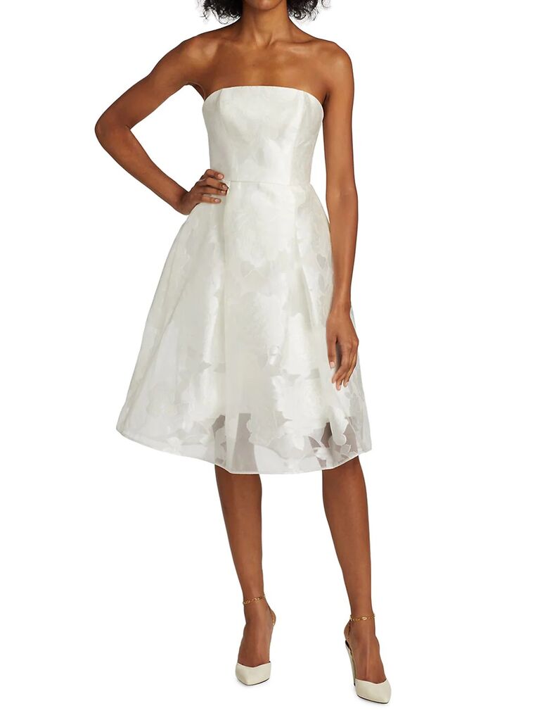 saks Fifth avenue váy midi quây màu trắng in hoa và váy xòe cho trang phục đám cưới sau tiệc