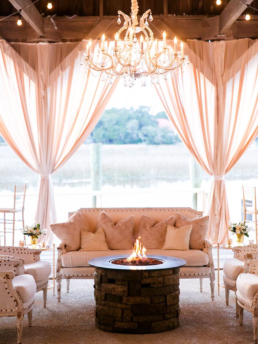 Casa de fogo ao ar livre para um casamento de Inverno