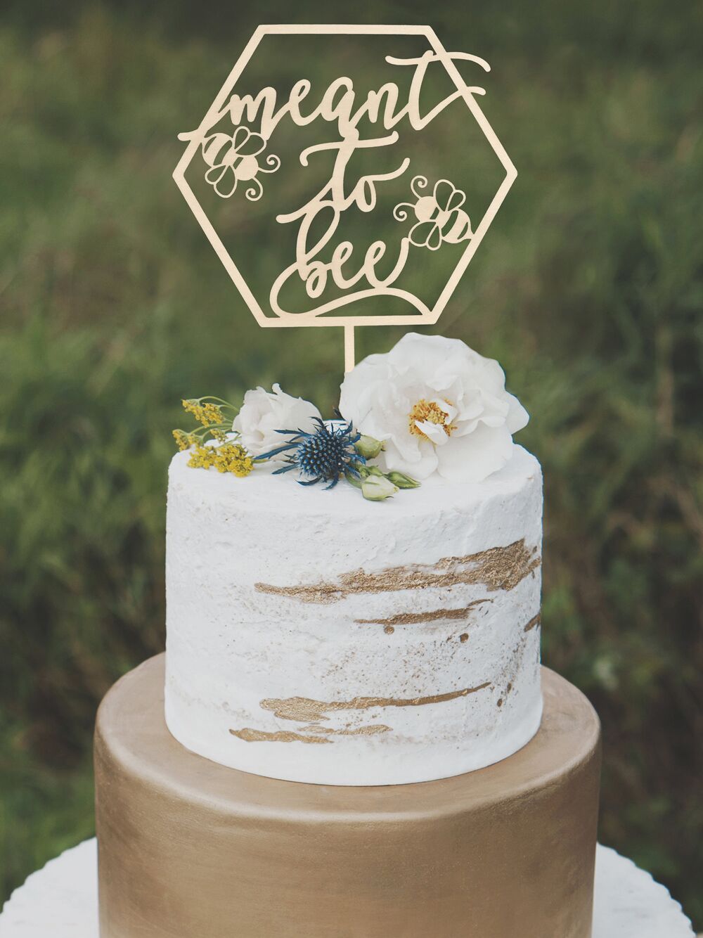 Cabeceira de bolo de casamento única da Abelha