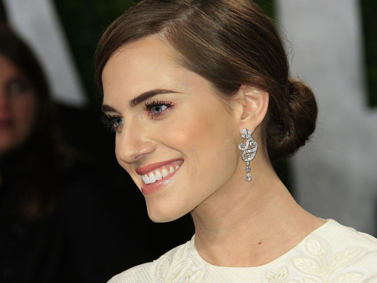 allison williams wedding dress