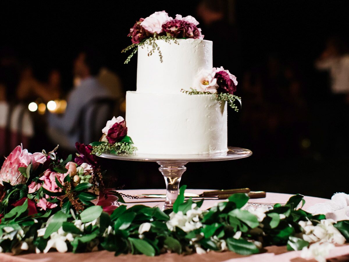 6 Simple And Sweet Ideas To Decorate Your Wedding Cake