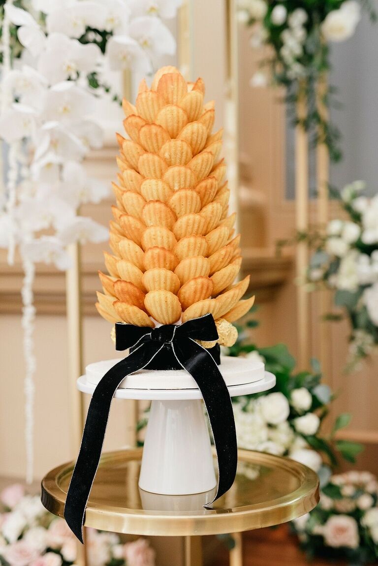 French-inspired Madeleine wedding cake alternative