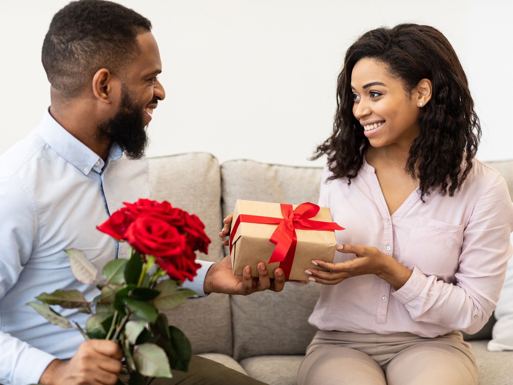 dating anniversary flowers frau zum treffen überzeugen