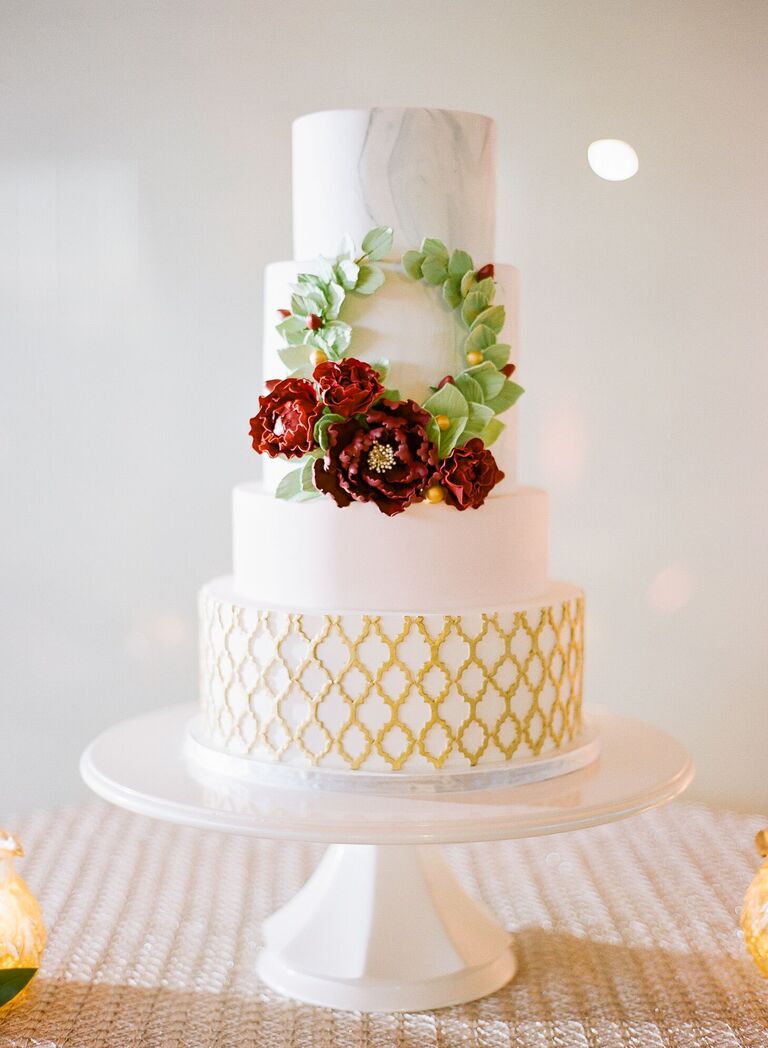 Preppy four-tier wedding cake with wreath decoration