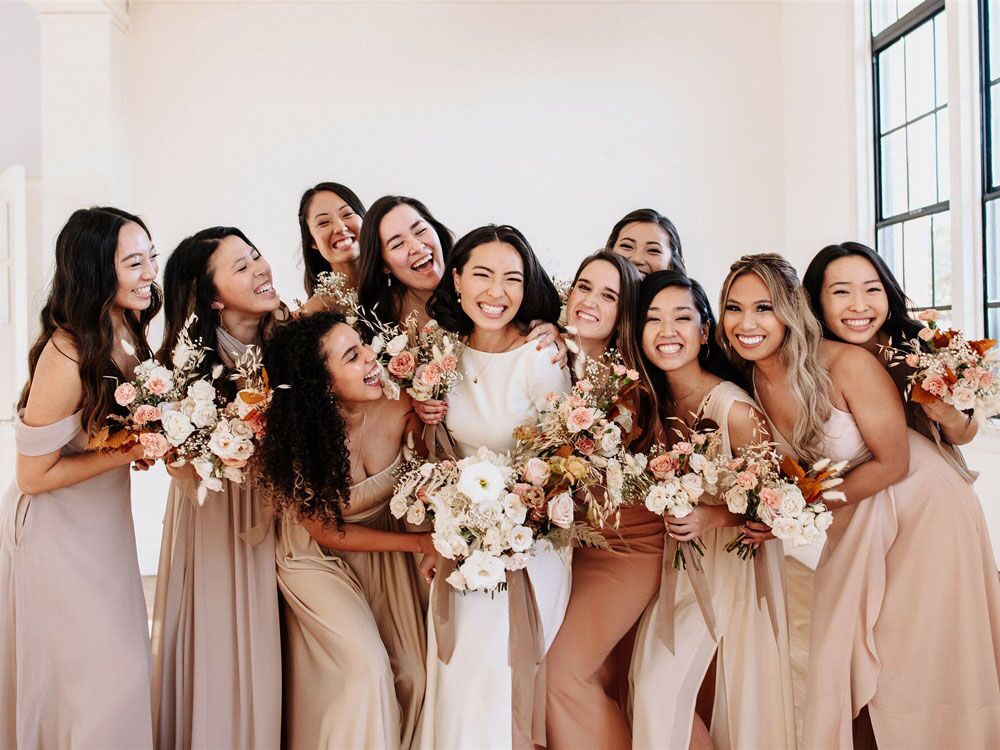 26 Bridesmaid Pictures To Take On Your Wedding Day