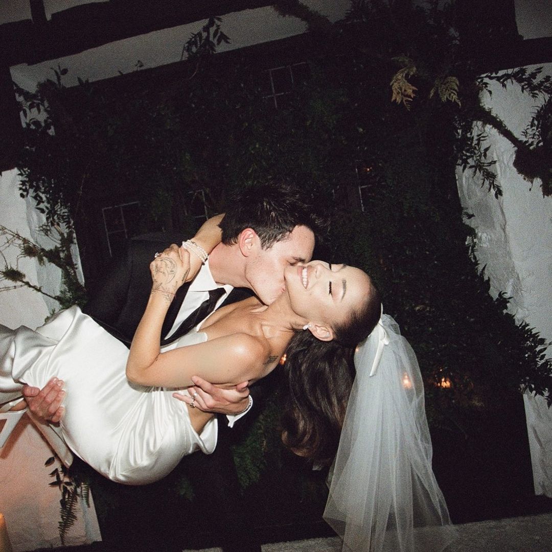 Ariana Grande Is Married Wedding Details Photos
