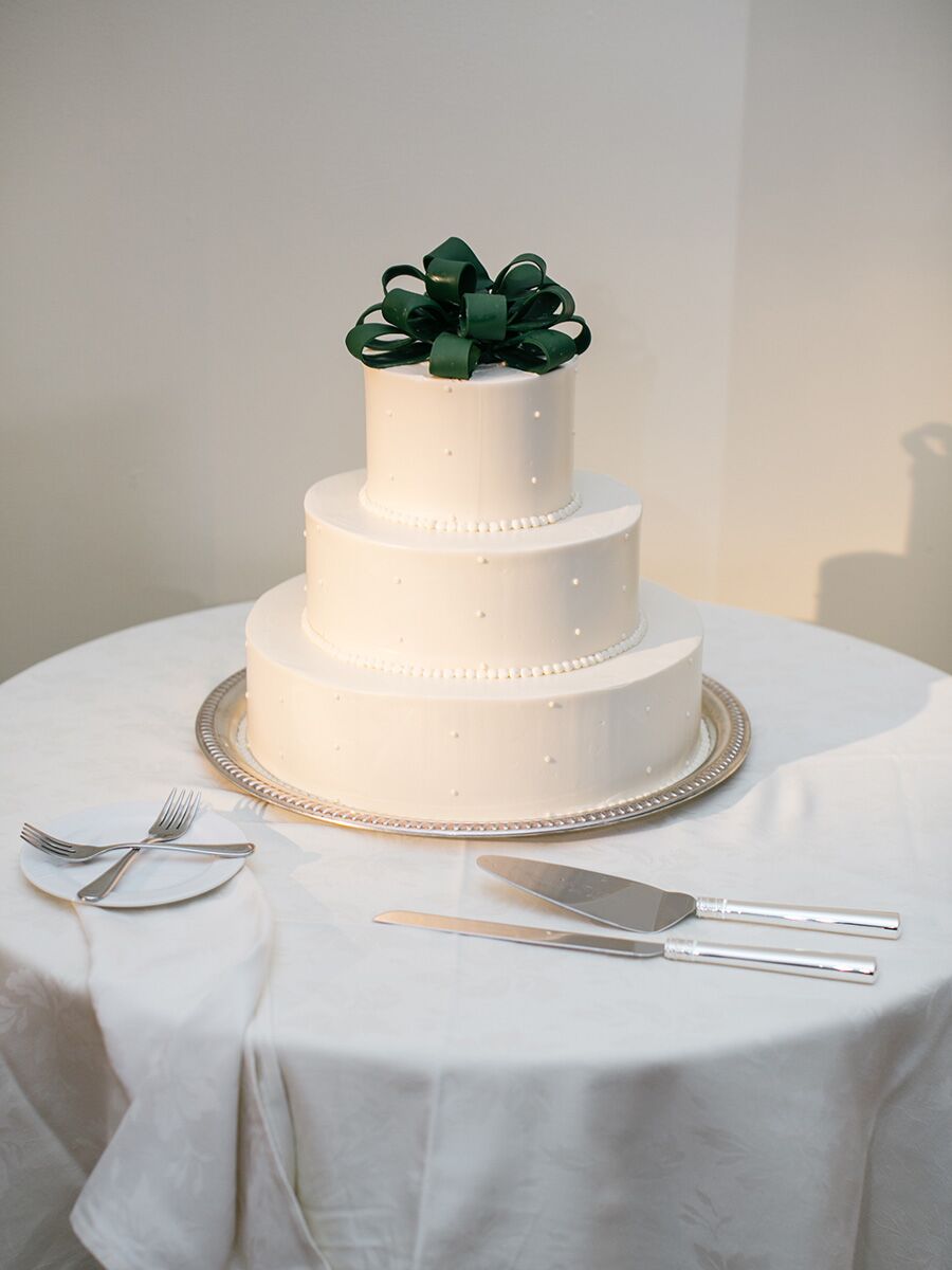 A winter holiday-themed wedding cake