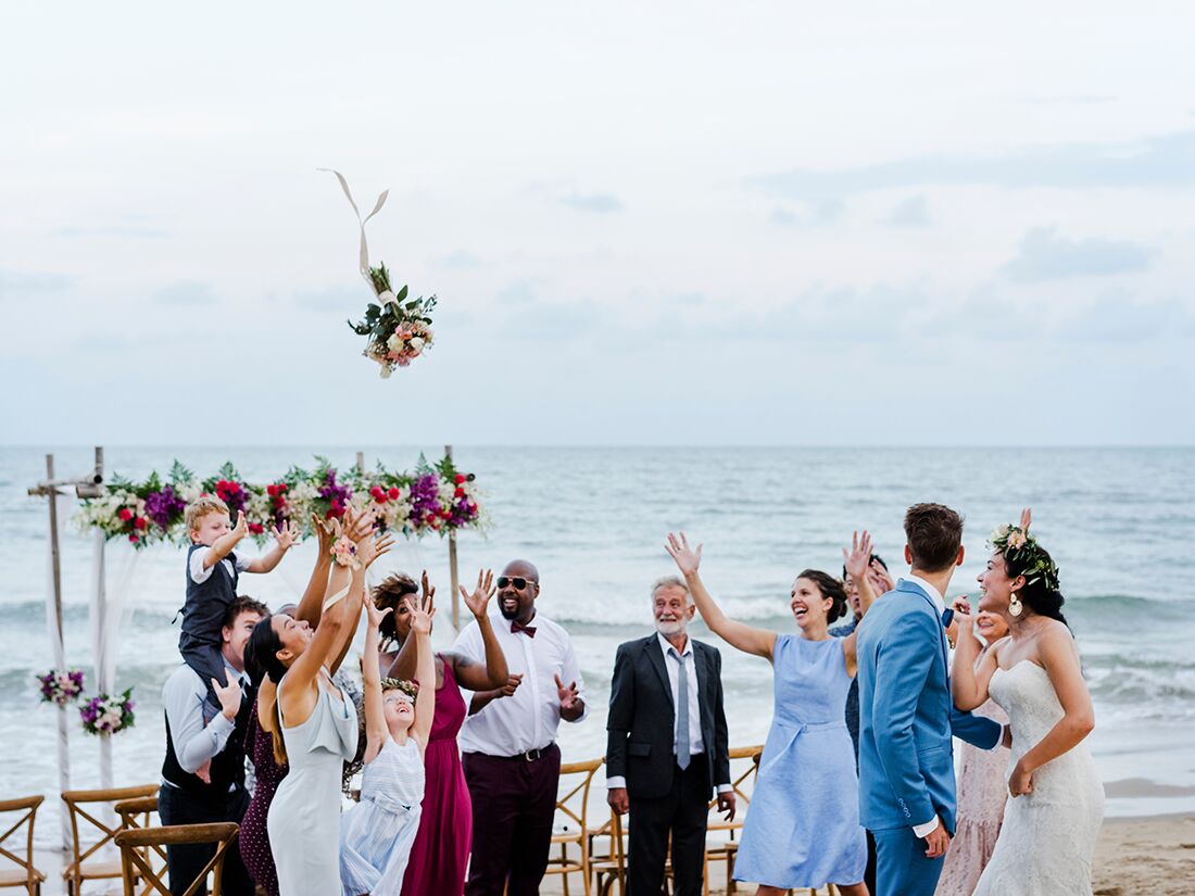 The Top 33 Best Wedding Bouquet Toss Songs Ever